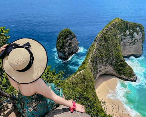 Explore Kelingking Beach 