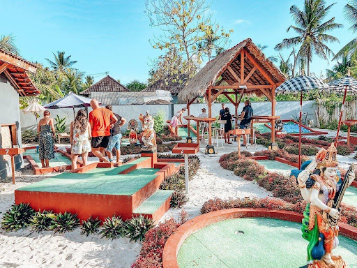 The Coconut Hut – Mini Golf